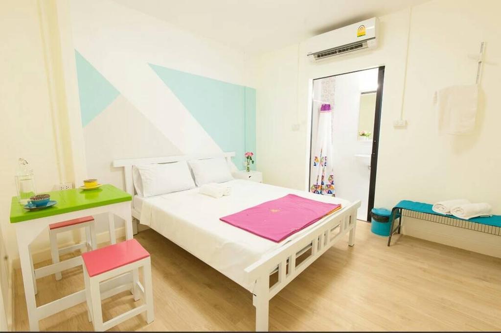 My Thai Hostel Бангкок Экстерьер фото