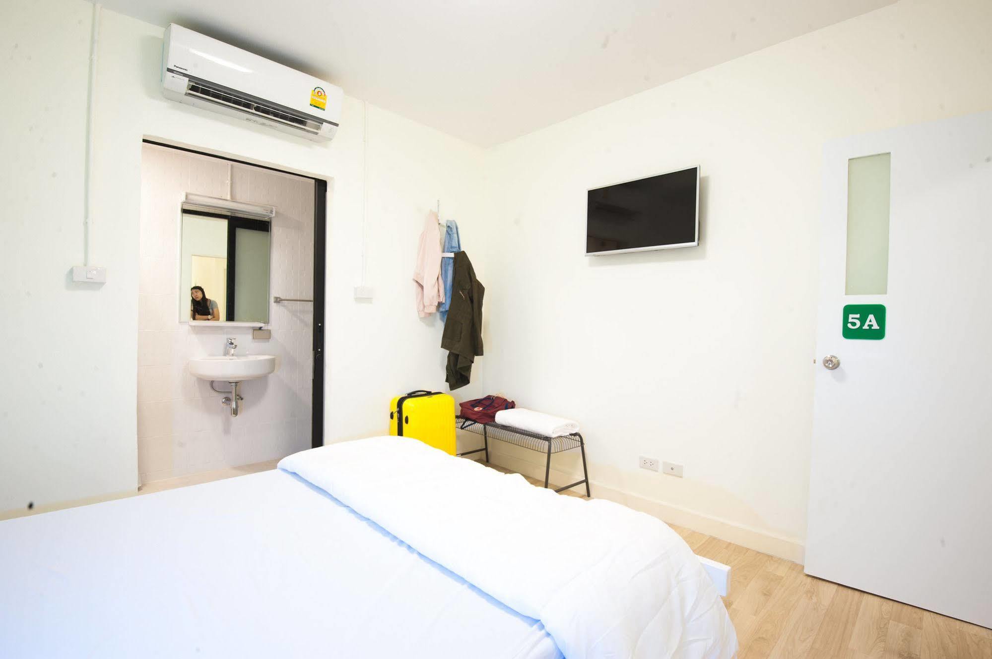 My Thai Hostel Бангкок Экстерьер фото